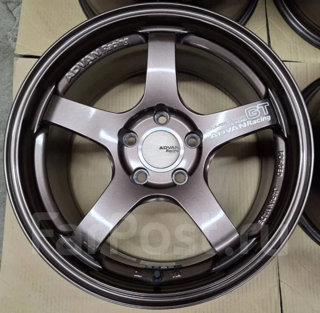 Advan Racing GT. 8.0x17", 5x114.3, ET45, �� 73���. ��� ����� �� ������������ ����