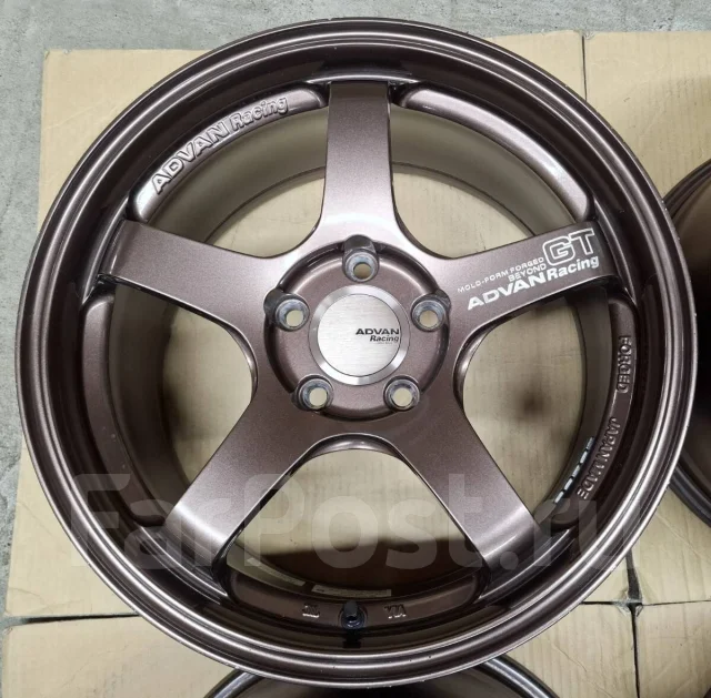 Advan Racing GT. 8.0x17", 5x114.3, ET45, �� 73���. ��� ����� �� ������������ ����