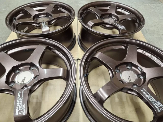 Advan Racing GT. 8.0x17", 5x114.3, ET45, �� 73���. ��� ����� �� ������������ ����