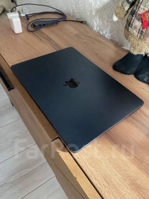 Apple MacBook Air 13 2025. 13", 4,4����, ��� 16 ��, ���� 256���, WiFi: 1, Bluetooth: 1, ����������� �� 12��. ����