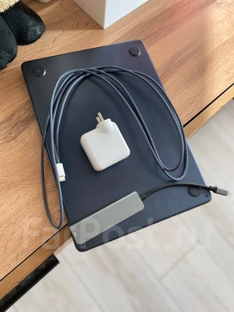 Apple MacBook Air 13 2025. 13", 4,4����, ��� 16 ��, ���� 256���, WiFi: 1, Bluetooth: 1, ����������� �� 12��. ����