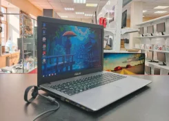 Asus. 15.6", 1,8����, ��� 8 ��, ���� 240���, WiFi: 1, Bluetooth: 1 ����