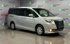 Toyota Noah. �������, ��������, 2.0 (152��.�.), ������, 178 000����. �� ����