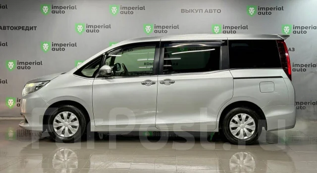 Toyota Noah. �������, ��������, 2.0 (152��.�.), ������, 178 000����. �� ����
