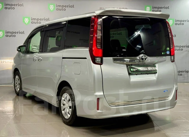 Toyota Noah. �������, ��������, 2.0 (152��.�.), ������, 178 000����. �� ����