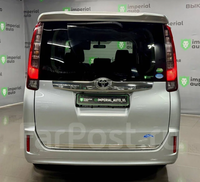 Toyota Noah. �������, ��������, 2.0 (152��.�.), ������, 178 000����. �� ����