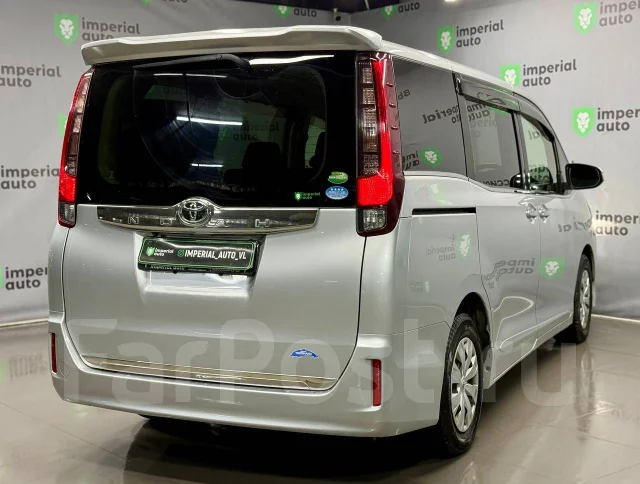 Toyota Noah. �������, ��������, 2.0 (152��.�.), ������, 178 000����. �� ����