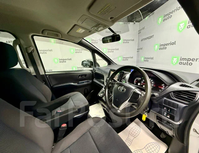 Toyota Noah. �������, ��������, 2.0 (152��.�.), ������, 178 000����. �� ����