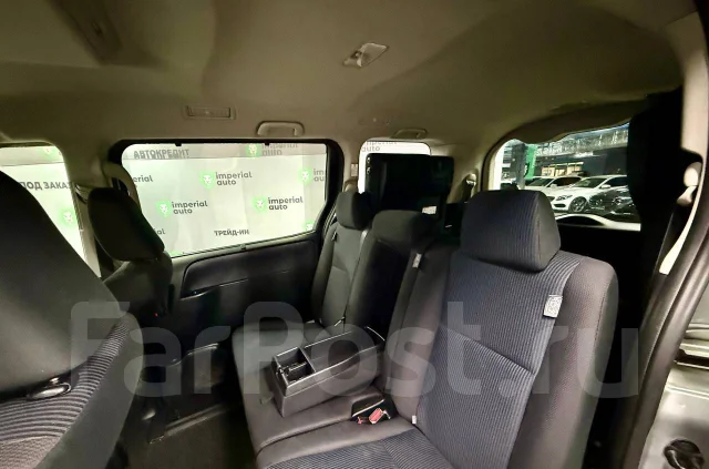 Toyota Noah. �������, ��������, 2.0 (152��.�.), ������, 178 000����. �� ����
