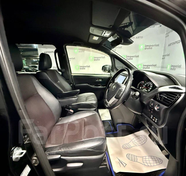 Toyota Voxy. �������, ��������, 2.0 (152��.�.), ������, 87 000����. �� ����