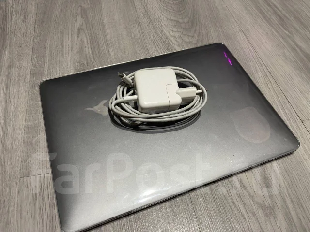 Apple MacBook 13. 13", ��� 8 ��, ���� 128���, WiFi: 1, Bluetooth: 1, ����������� �� 10��. ����