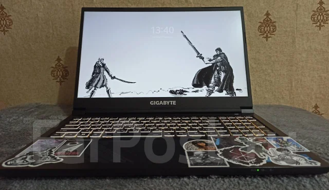 Gigabyte. 15.6", 4,5����, ��� 16 ��, ���� 512���, WiFi: 1, Bluetooth: 1, ����������� �� 2��. ����
