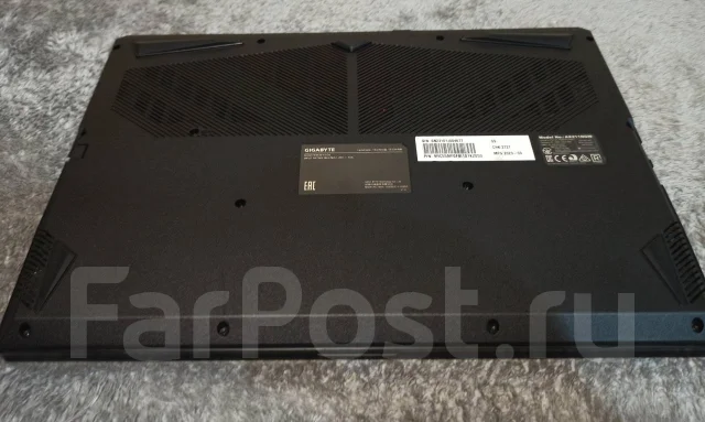 Gigabyte. 15.6", 4,5����, ��� 16 ��, ���� 512���, WiFi: 1, Bluetooth: 1, ����������� �� 2��. ����