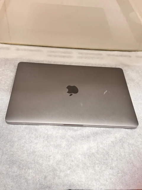 Apple MacBook Pro 13 2017 Mid. 13.3", 3,6����, ��� 8 ��, ���� 256���, WiFi: 1, Bluetooth: 1, ����������� �� 10��. ����