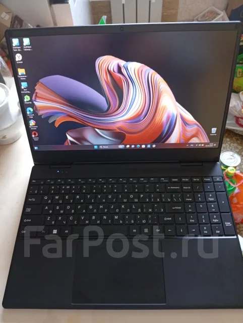 Hiper WorkBook. 15.6", 3,5����, ��� 8 ��, ���� 256���, WiFi: 1, Bluetooth: 1, ����������� �� 1��. ����