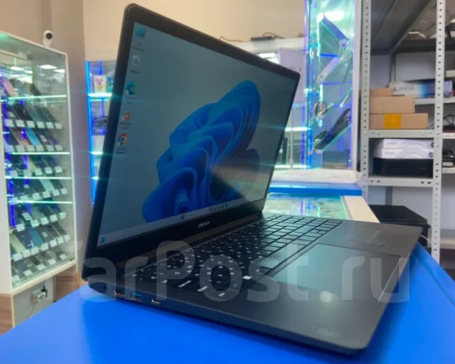 DEXP Aquilon. 15.6", 1����, ��� 8 ��, ���� 256���, WiFi: 1, Bluetooth: 1 ����