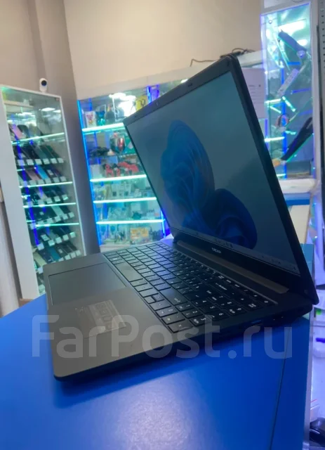 DEXP Aquilon. 15.6", 1����, ��� 8 ��, ���� 256���, WiFi: 1, Bluetooth: 1 ����