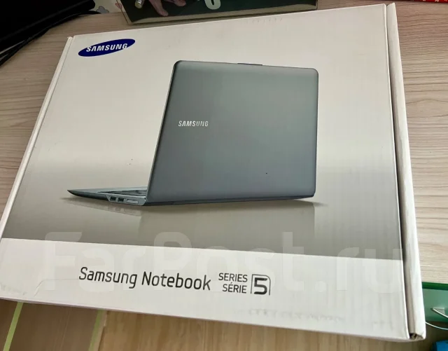 Samsung 535U3C. 13.3", 2,1����, ��� 4 ��, ���� 500���, WiFi: 1, Bluetooth: 1, ����������� �� 1��. ����