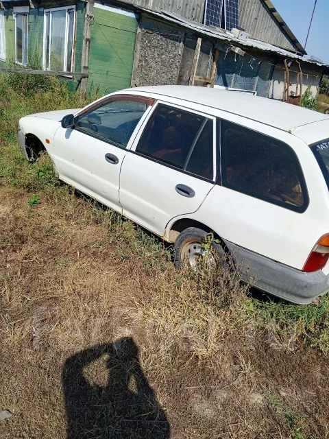 Mitsubishi Libero ����