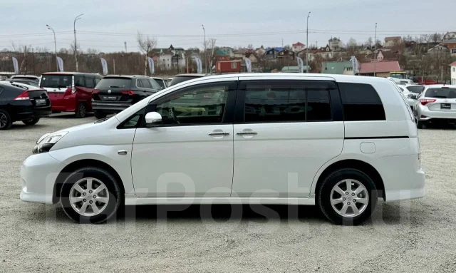 Toyota Isis. �������, ��������, 1.8 (143��.�.), ������, 52 000����. �� ����