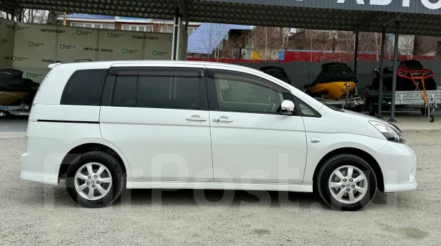 Toyota Isis. �������, ��������, 1.8 (143��.�.), ������, 52 000����. �� ����