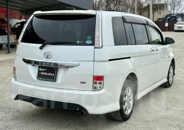 Toyota Isis. �������, ��������, 1.8 (143��.�.), ������, 52 000����. �� ����
