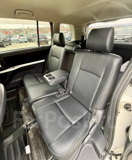 Toyota Isis. �������, ��������, 1.8 (143��.�.), ������, 52 000����. �� ����