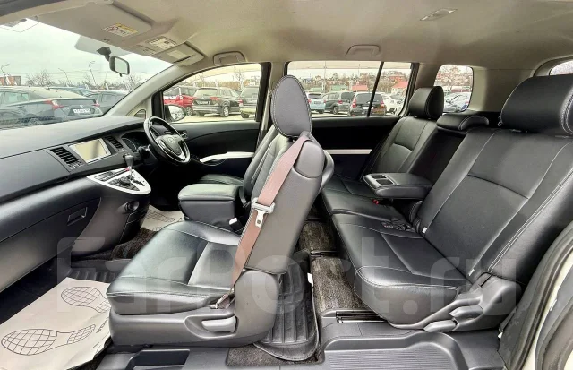 Toyota Isis. �������, ��������, 1.8 (143��.�.), ������, 52 000����. �� ����
