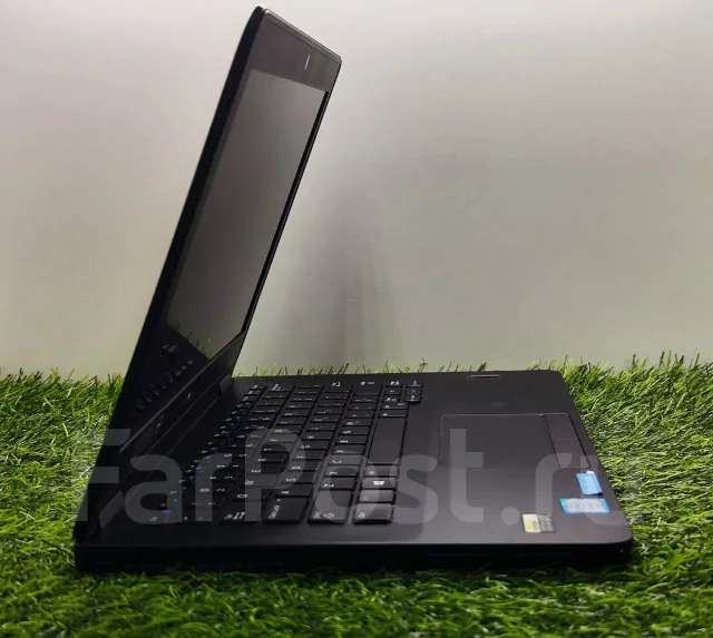 Dell Latitude E7270. 12.5", 2,4����, ��� 8 ��, ���� 256���, WiFi: 1, Bluetooth: 1, ����������� �� 10��. ����