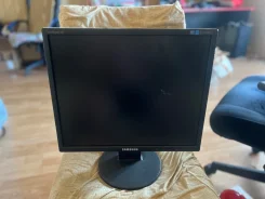 Samsung. 19", ���������� �� (LCD, LED, QLED) ����