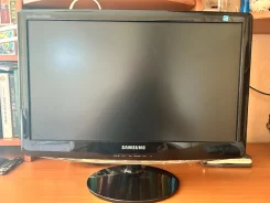 Samsung. 20", ���������� �� (LCD, LED, QLED) ����