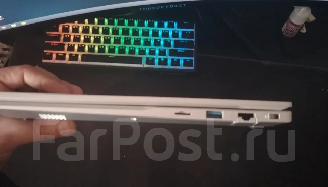 DEXP Aquilon. 15.6", ��� 8 ��, ���� 256���, WiFi: 1, Bluetooth: 1 ����