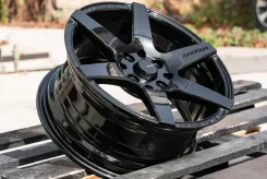 Shogun. 7.0x15", 4x100, 4x114.3, ET38, �� 73,1���. ����