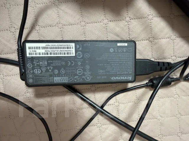Lenovo. 15.6", 2,6����, ��� 8 ��, ���� 930���, WiFi: 1, Bluetooth: 1, ����������� �� 5��. ����