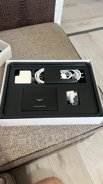 Apple MacBook Air 13 2017 Mid MQD32. 13.3", 1,8����, ��� 8 ��, ���� 128���, WiFi: 1, Bluetooth: 1 ����