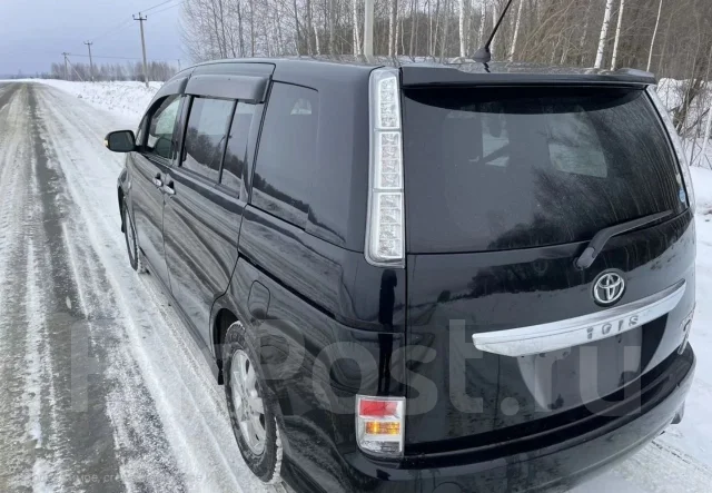 Toyota Isis. ��������, ��������, 1.8 (144��.�.), ������, 100 000����. �� ����