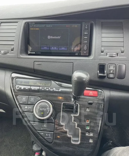 Toyota Isis. ��������, ��������, 1.8 (144��.�.), ������, 100 000����. �� ����