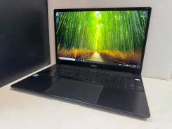 Haier. 15.6", 2����, ��� 2048 ��, ���� 256���, WiFi: 1, Bluetooth: 1, ����������� �� 5��. ����