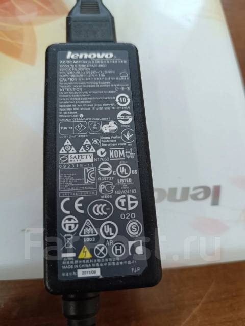Lenovo IdeaPad S100. 10.1", 1,7����, ��� 2048 ��, ���� 320���, WiFi: 1, Bluetooth: 1, ����������� �� 1��. ����