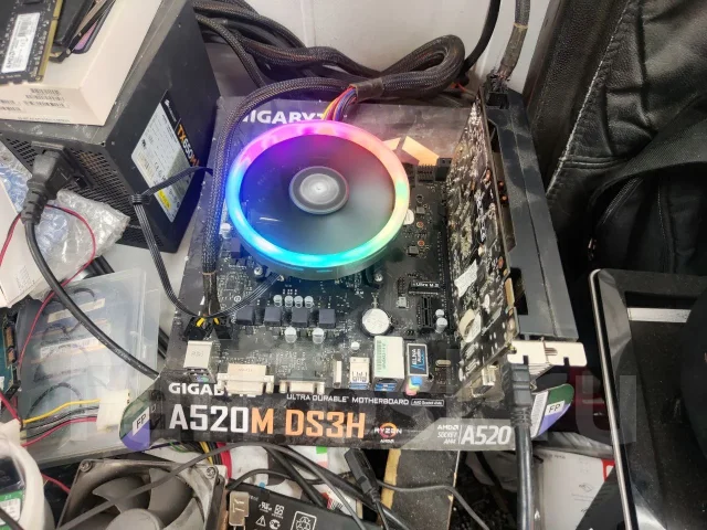 AMD Athlon X4 ����