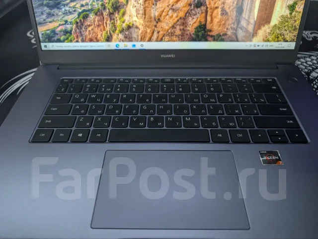 Huawei. 15.6", 2,3����, ��� 8 ��, ���� 512���, WiFi: 1, Bluetooth: 1, ����������� �� 4��. ����