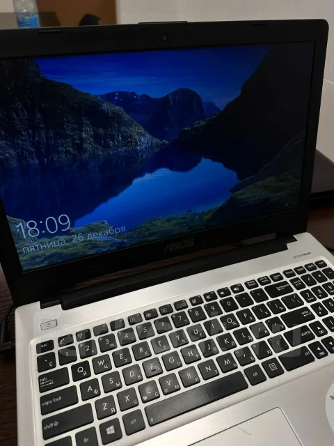 Asus VivoBook. 15.6", 64����, ��� 8 �� ����