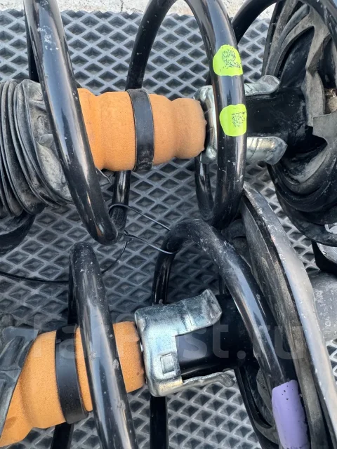 ����������� Toyota VOXY ZRR80 ����