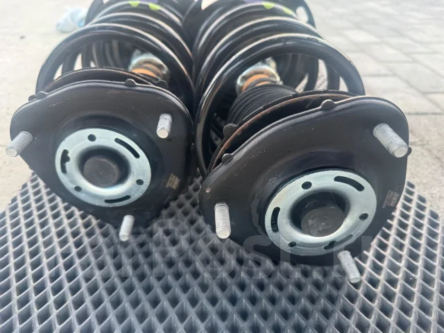 ����������� Toyota VOXY ZRR80 ����