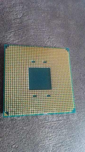 AMD Ryzen 5 2600 ����