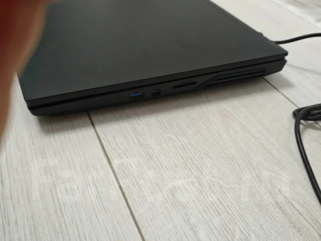 Hasee. 15.6", ��� 16 ��, ���� 500���, WiFi: 1, Bluetooth: 1, ����������� �� 2��. ����