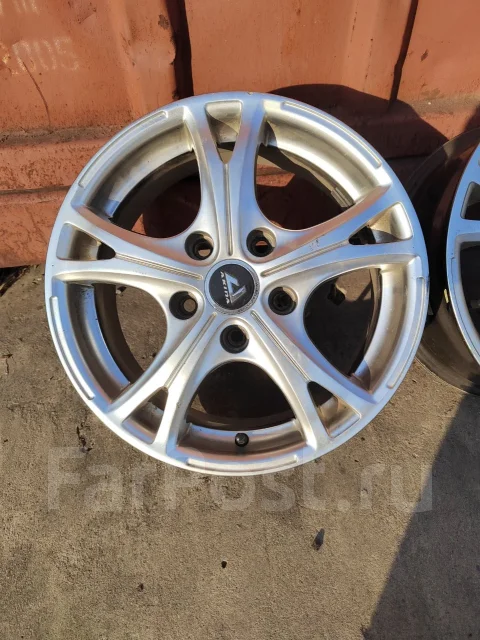 Akina. 6.0x15", 5x114.3, ET45, �� 67���. ����