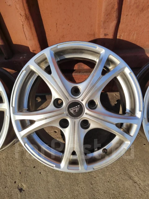 Akina. 6.0x15", 5x114.3, ET45, �� 67���. ����