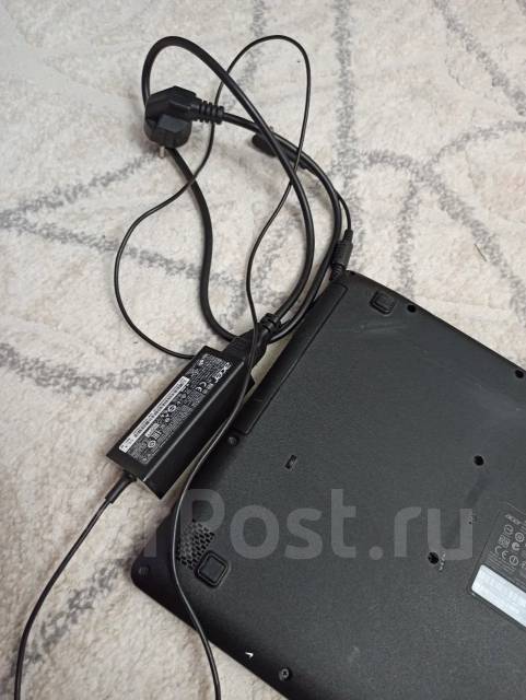 Acer Aspire ES1-512. 15.6", 2,2����, ��� 2048 ��, ���� 320���, WiFi: 1, Bluetooth: 1, ����������� �� 1��. ����
