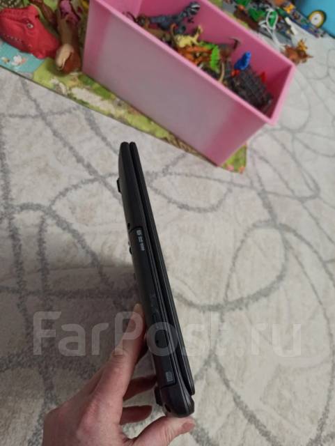 Acer Aspire ES1-512. 15.6", 2,2����, ��� 2048 ��, ���� 320���, WiFi: 1, Bluetooth: 1, ����������� �� 1��. ����